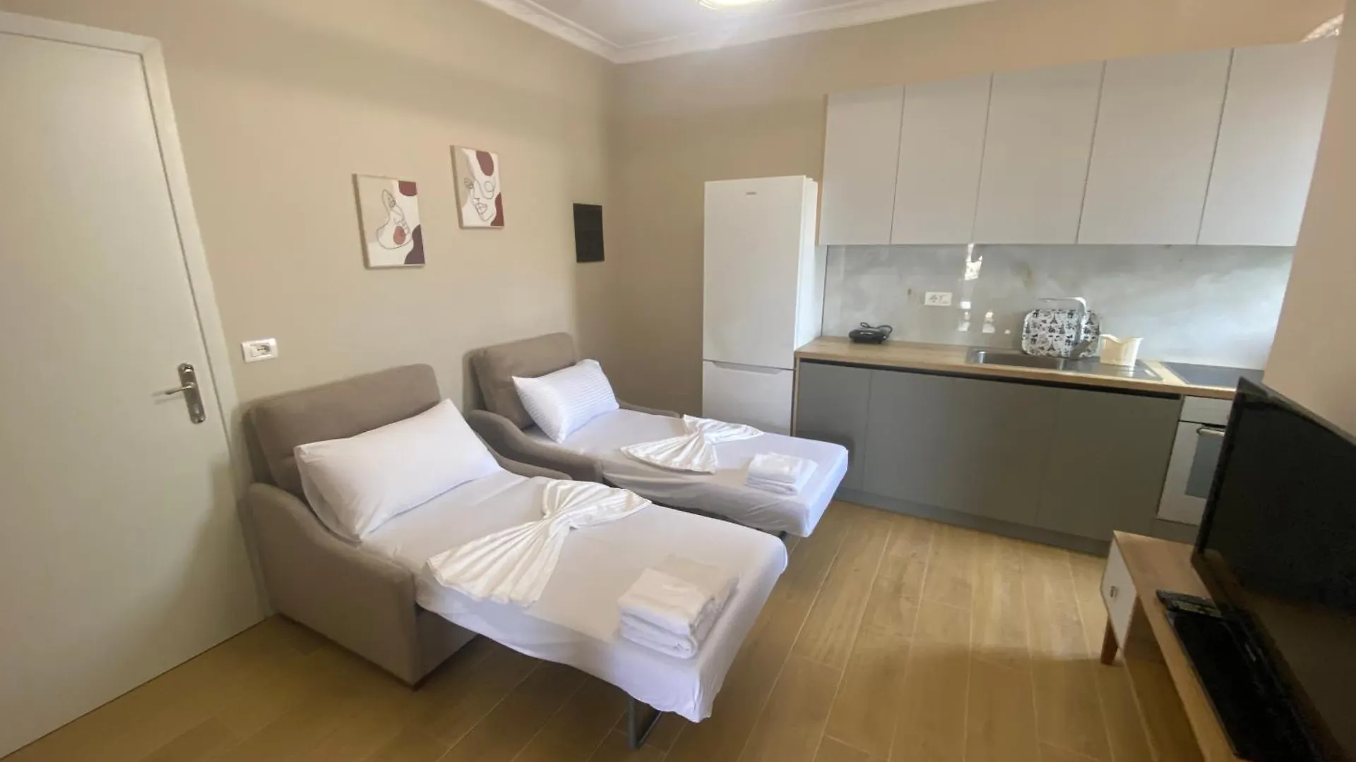 Aleks Lungo Mare Vlore Apartment 0*,  Albania