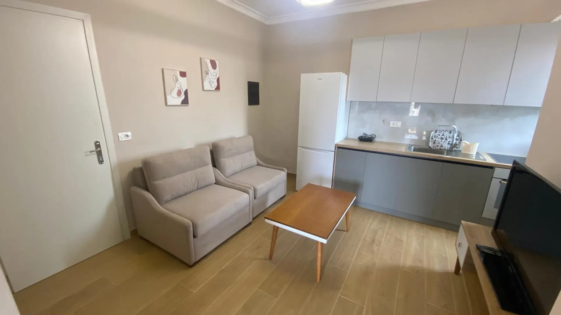 Aleks Lungo Mare Vlore Apartment Albania
